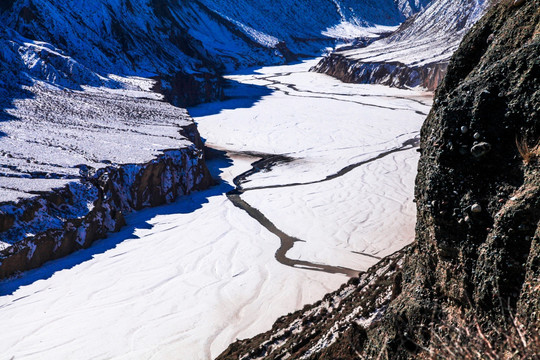 巴音沟峡谷雪景