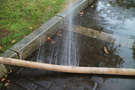 节约用水 漏水