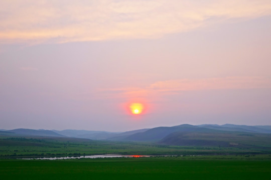 田野河流夕阳