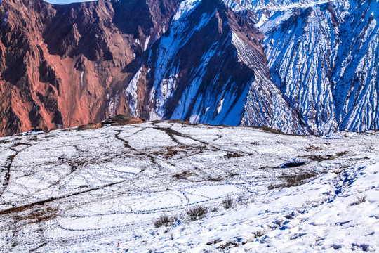 巴音沟峡谷雪景