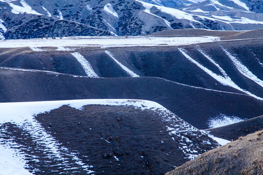 天山山脉积雪