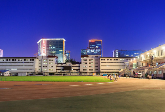 北京大学夜景五四运动场一角