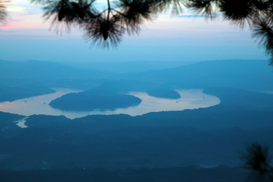 河流