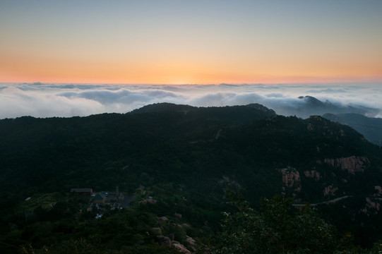 鲁山日出云海