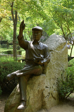 韩国人物雕像