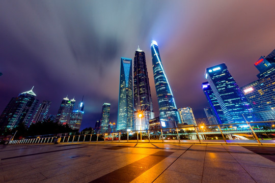上海三足鼎立夜景