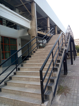 大学教学楼露天云梯