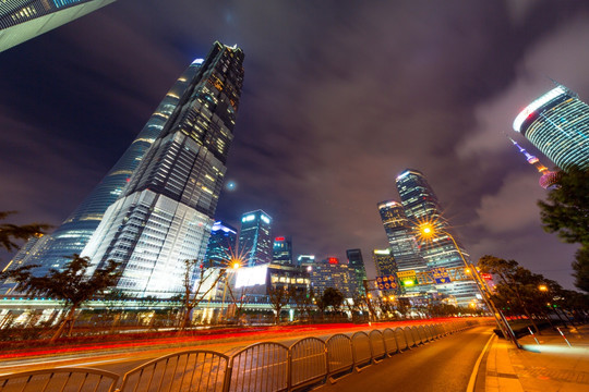 上海三足鼎立夜景