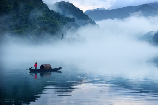 雾漫小东江