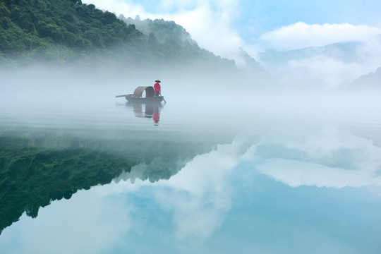 雾漫小东江