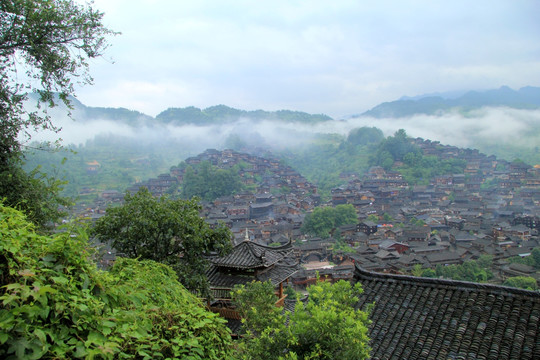 依山而建的千户苗寨