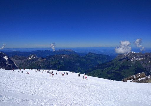 铁力土雪山