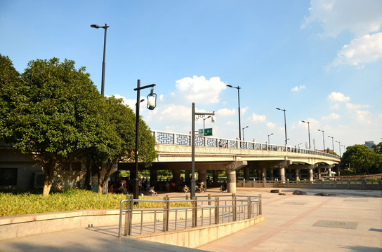 城市街景 大桥公园