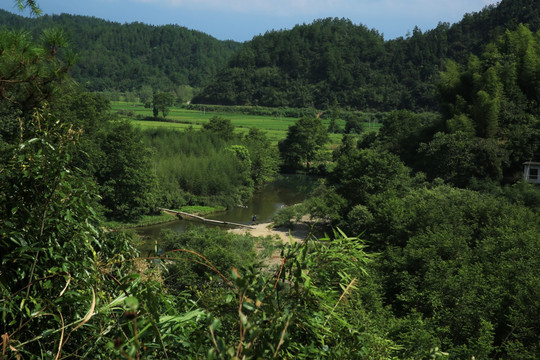 遥远的小山村