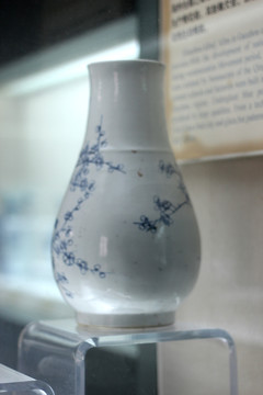 白玉花瓶