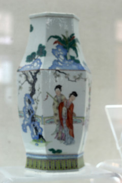 六角彩花瓶