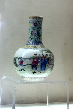 彩瓷花瓶
