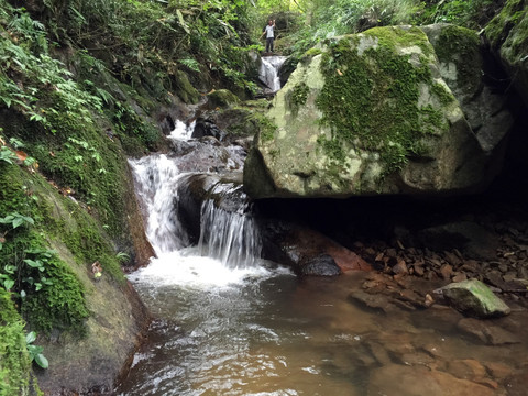 山涧溪流