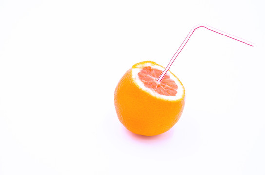 创意水果 橙子上插了一根吸管