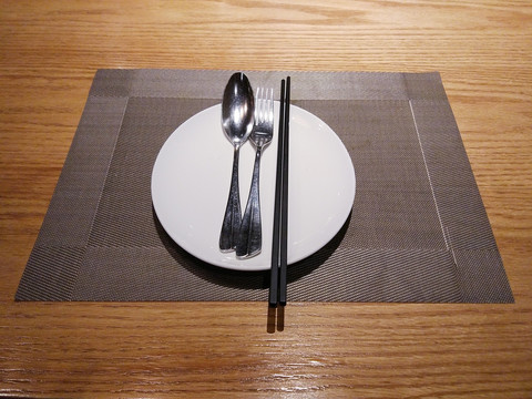 刀叉盘子筷子