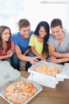 一起吃披萨的大学同学