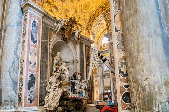 圣彼得大教堂 雕塑 清洁
