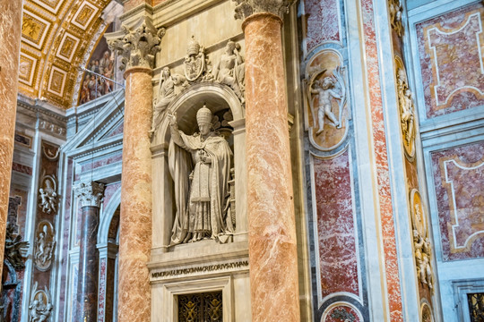 圣彼得大教堂雕塑