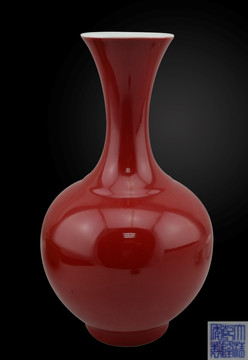 祭红釉撇口瓶