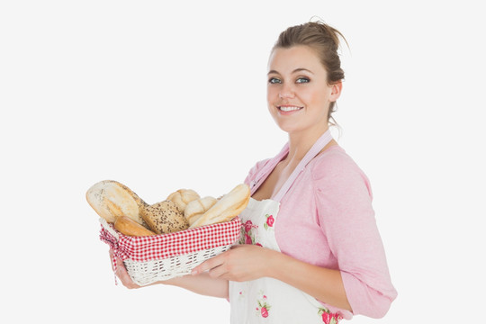 美女手拿一篮子的面包