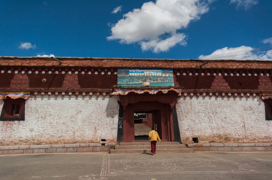 理塘寺佛学院