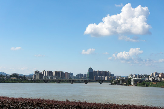 蓝天白云城市建设河源风光