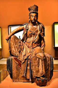 明彩绘漆金木雕菩萨坐像