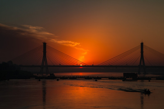 清晨济南黄河公路大桥