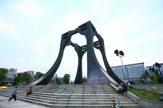 江西省上饶市人民广场雕塑