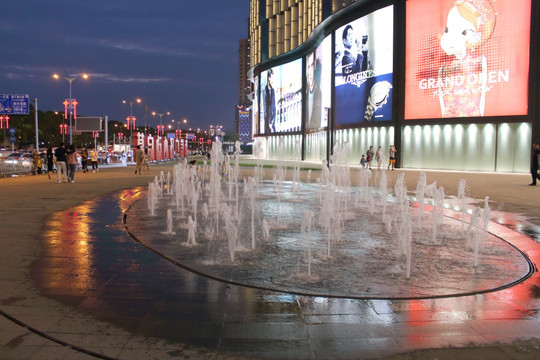 喷泉 商场 夜景