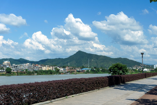 蓝天白云城市公路河源风光青山