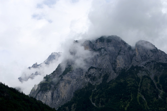 云雾缭绕  大山  山景