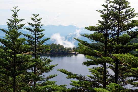 螺髻山天然湖泊