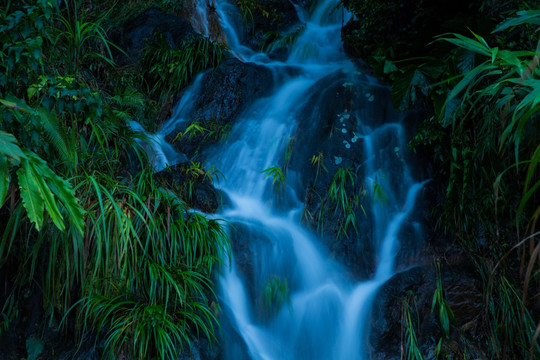 山泉 溪水