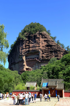 麦积山 山峰 麦垛 石窟