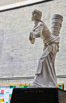 康定市城市雕塑背水姑娘