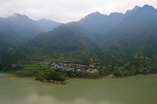 群山起伏