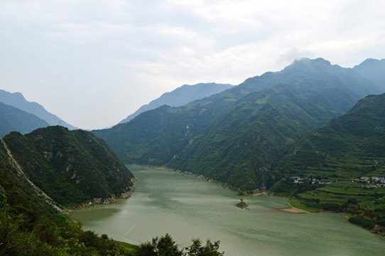 峡谷山脉
