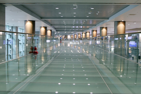 首尔机场玻璃走廊