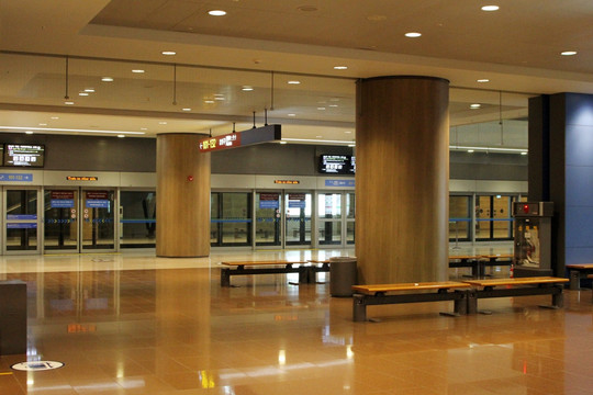 首尔机场捷运系统中转厅
