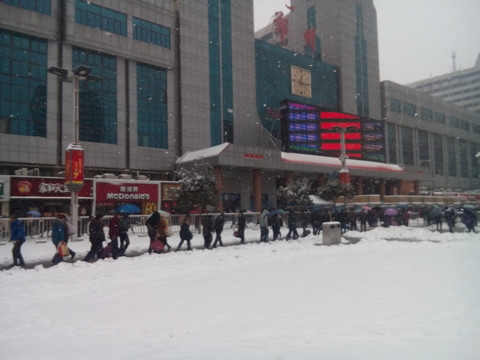 郑州 郑州火车站 雪 售票处