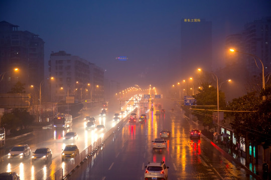 下雨的街道