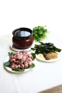 海带黄豆排骨汤