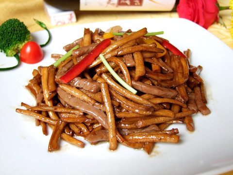 茶树菇炒牛仔柳