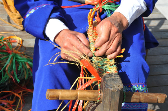 土家族传统工艺草鞋编制